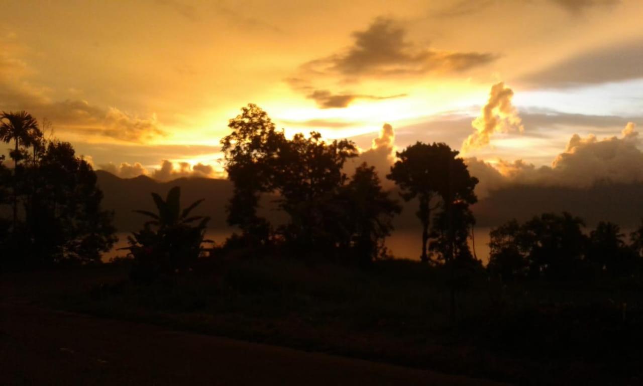 Bagoes View Cottages Maninjau Esterno foto
